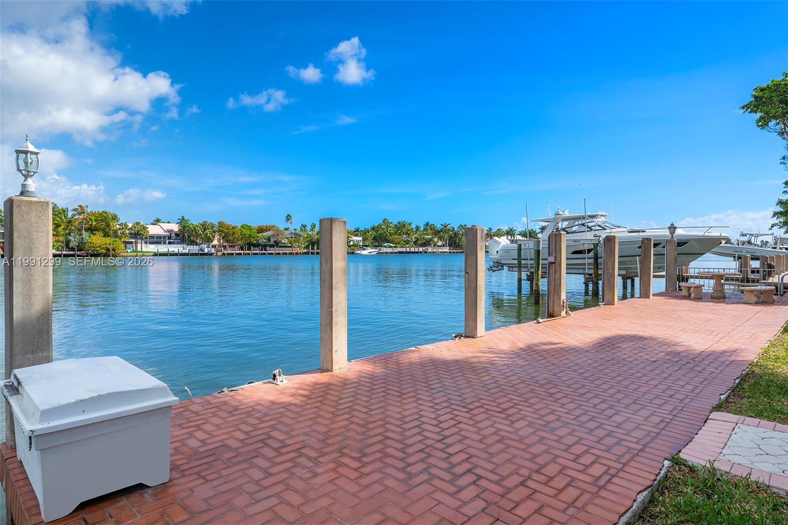 1047 S Southlake Dr, Hollywood FL 33019
