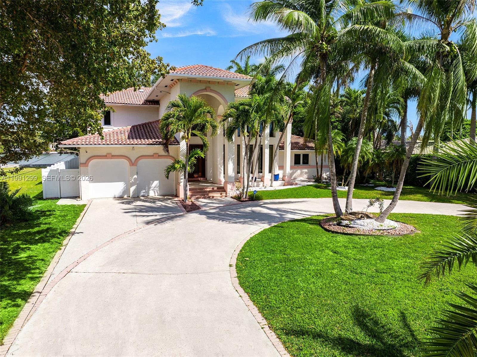 1047 S Southlake Dr, Hollywood FL 33019