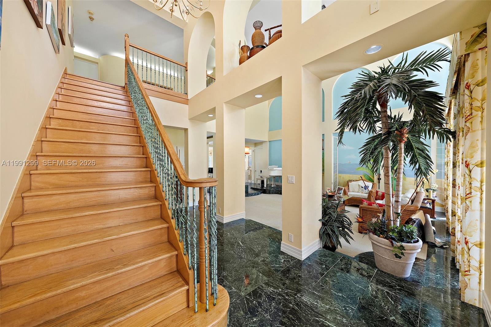 1047 S Southlake Dr, Hollywood FL 33019