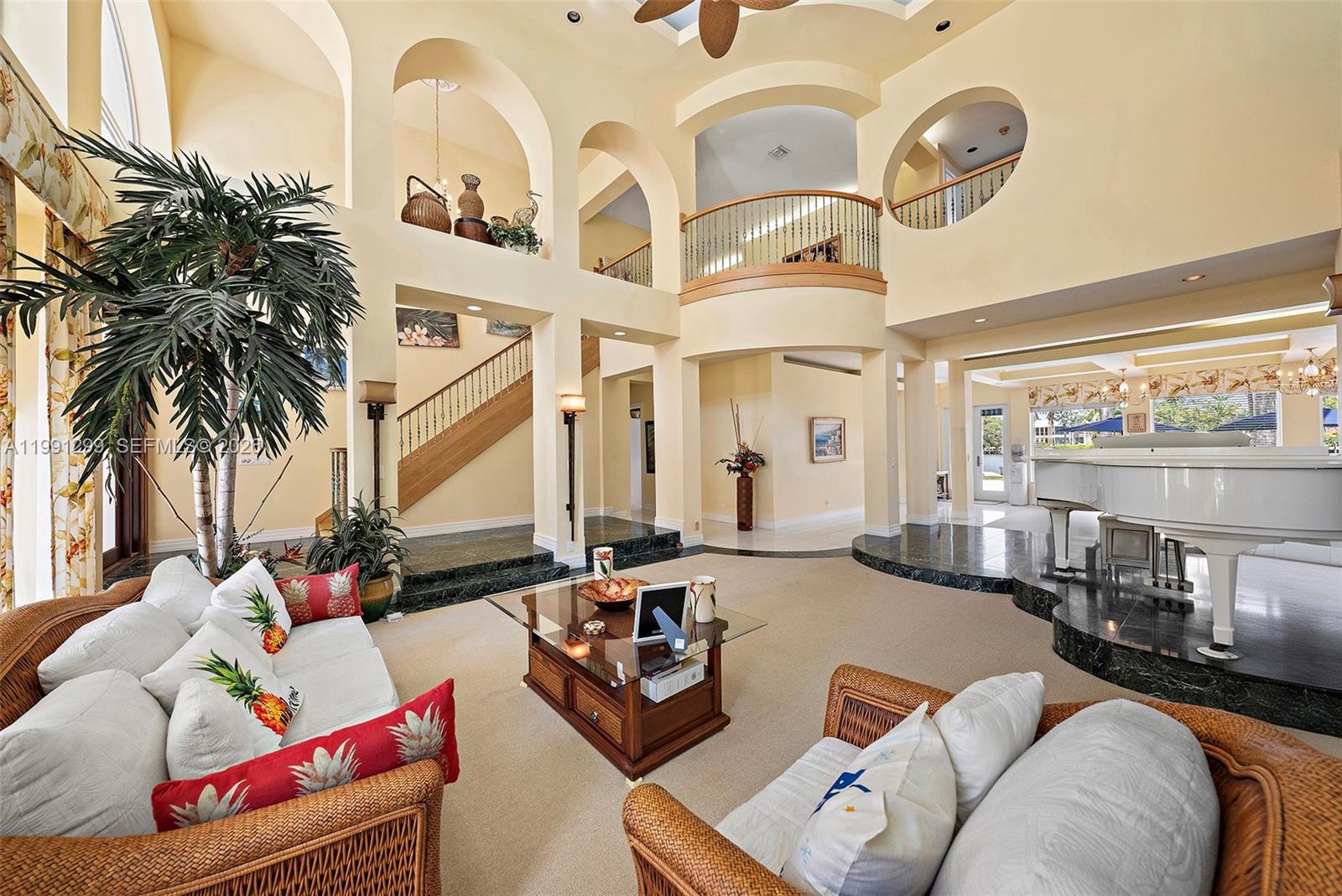 1047 S Southlake Dr, Hollywood FL 33019