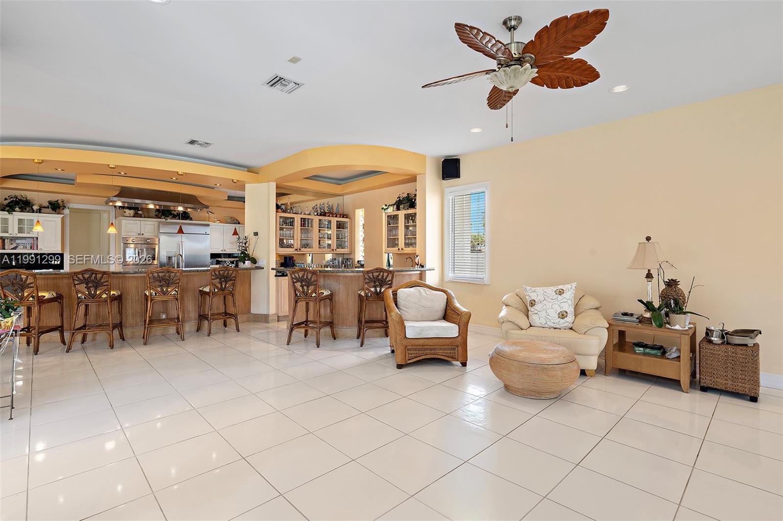 1047 S Southlake Dr, Hollywood FL 33019