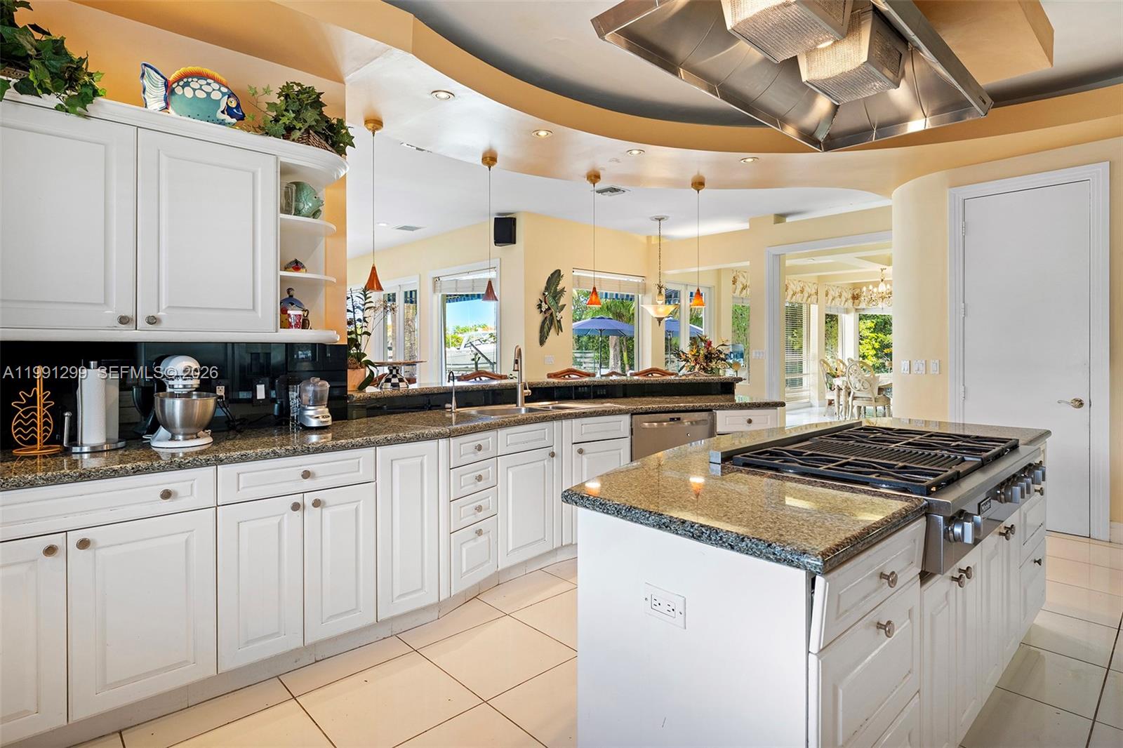 1047 S Southlake Dr, Hollywood FL 33019