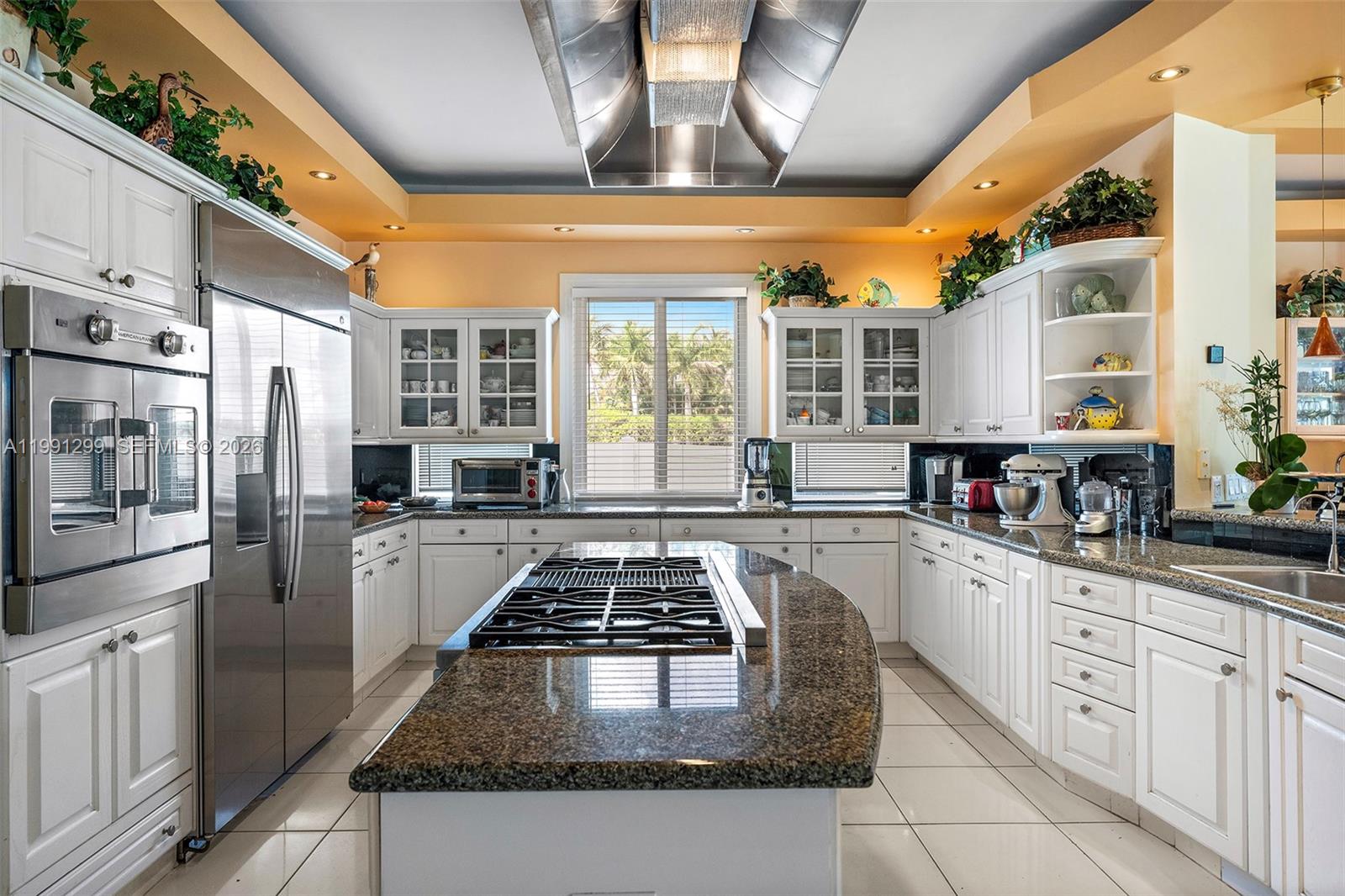 1047 S Southlake Dr, Hollywood FL 33019