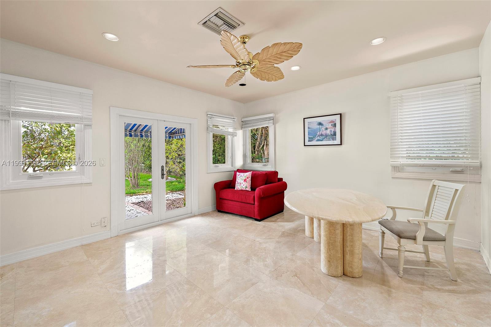 1047 S Southlake Dr, Hollywood FL 33019