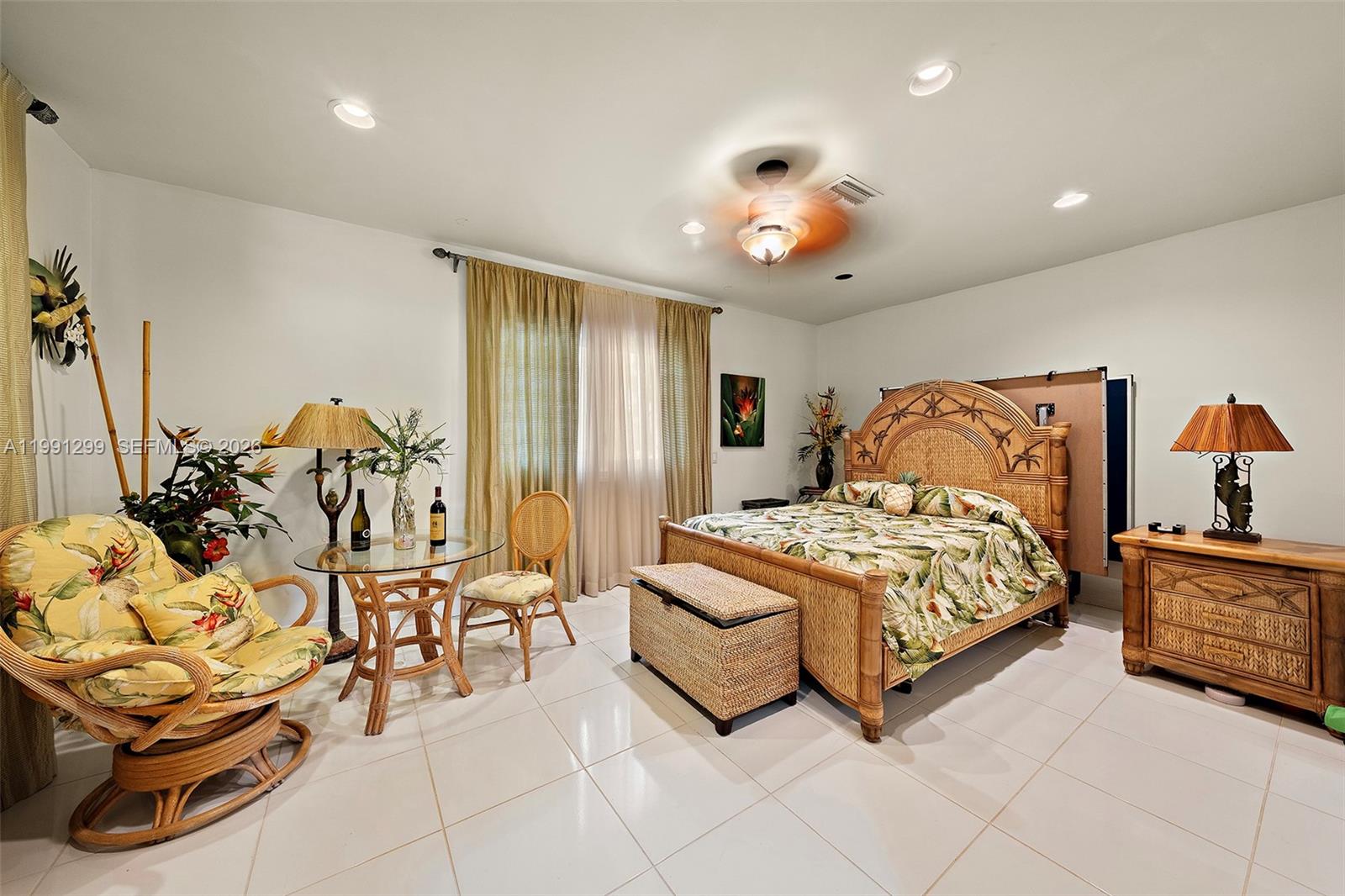 1047 S Southlake Dr, Hollywood FL 33019