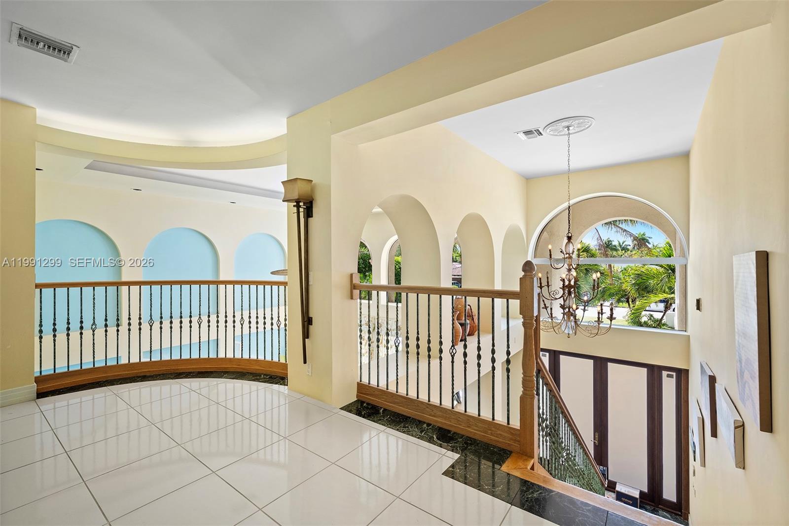 1047 S Southlake Dr, Hollywood FL 33019