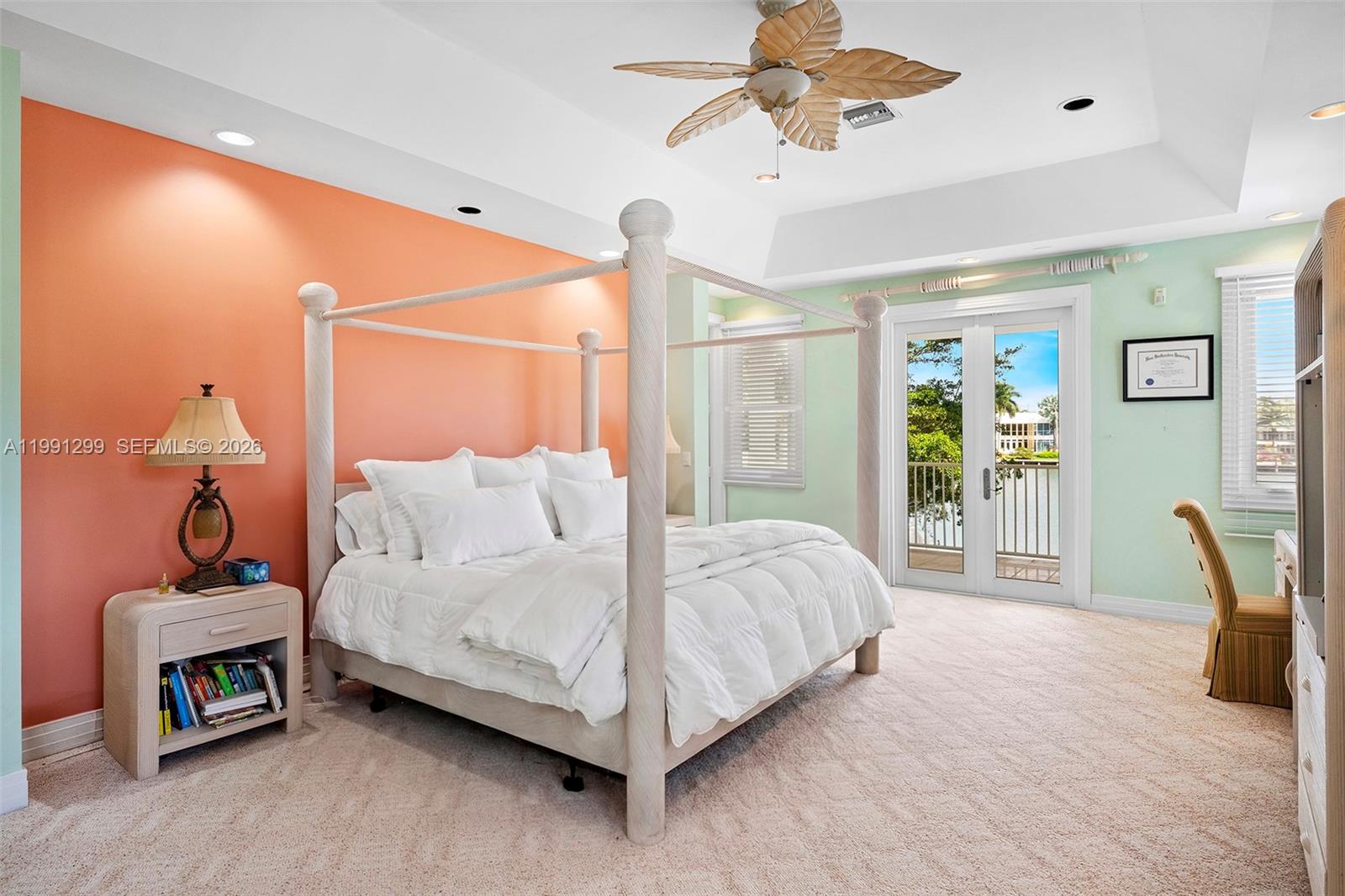1047 S Southlake Dr, Hollywood FL 33019