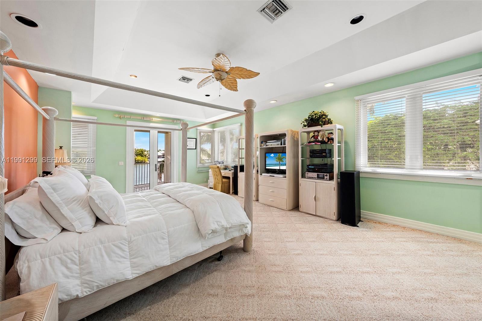 1047 S Southlake Dr, Hollywood FL 33019
