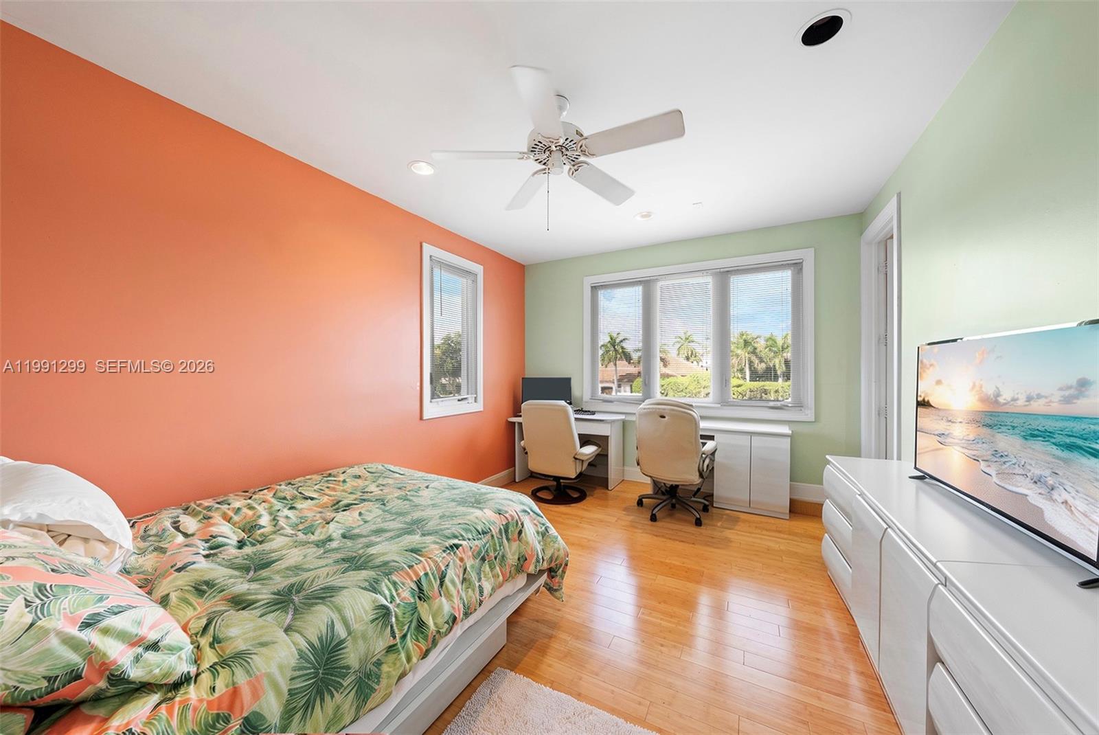 1047 S Southlake Dr, Hollywood FL 33019