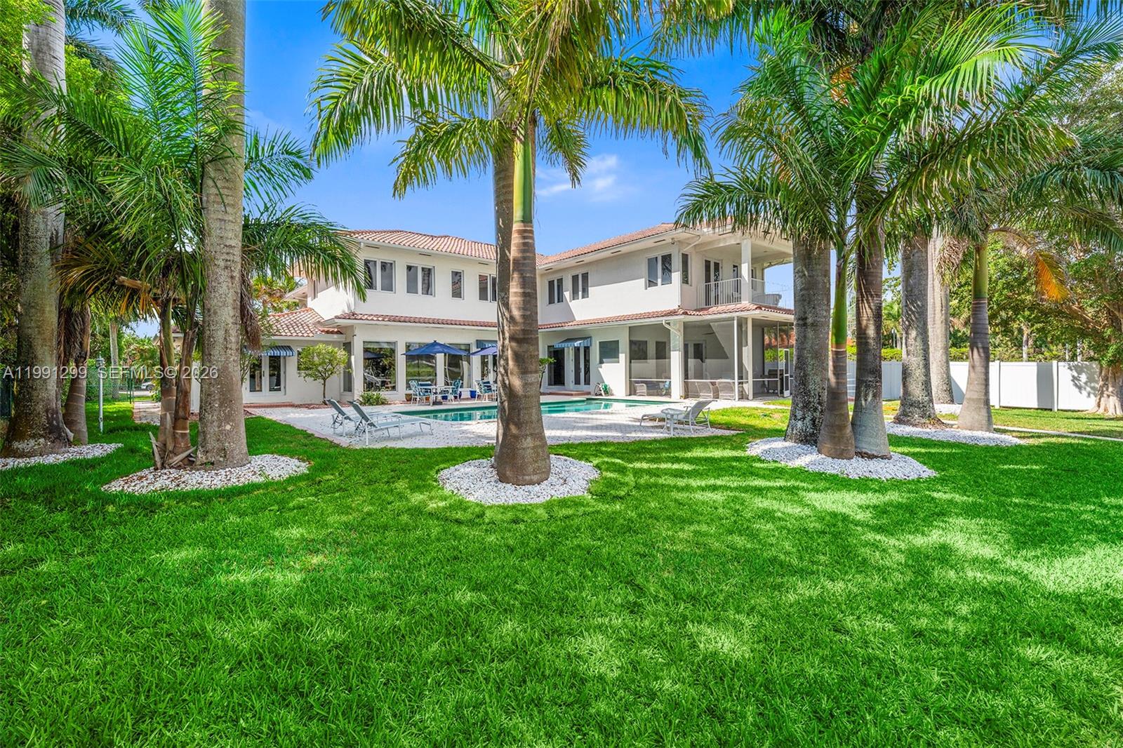 1047 S Southlake Dr, Hollywood FL 33019