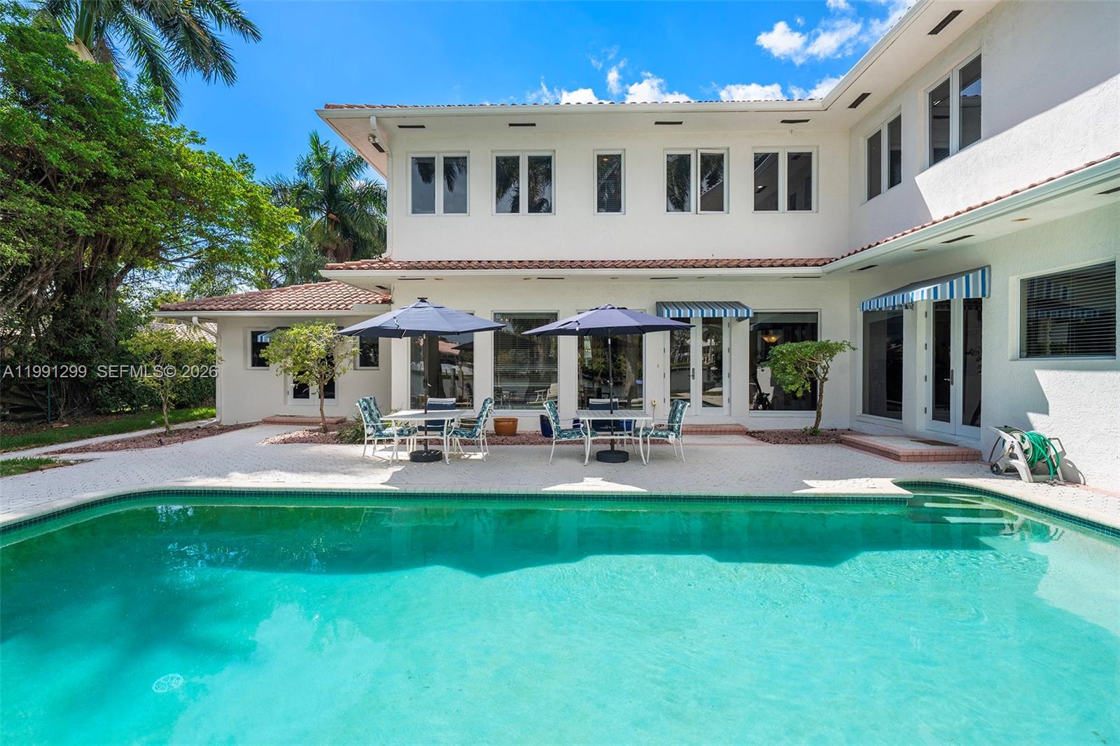 1047 S Southlake Dr, Hollywood FL 33019