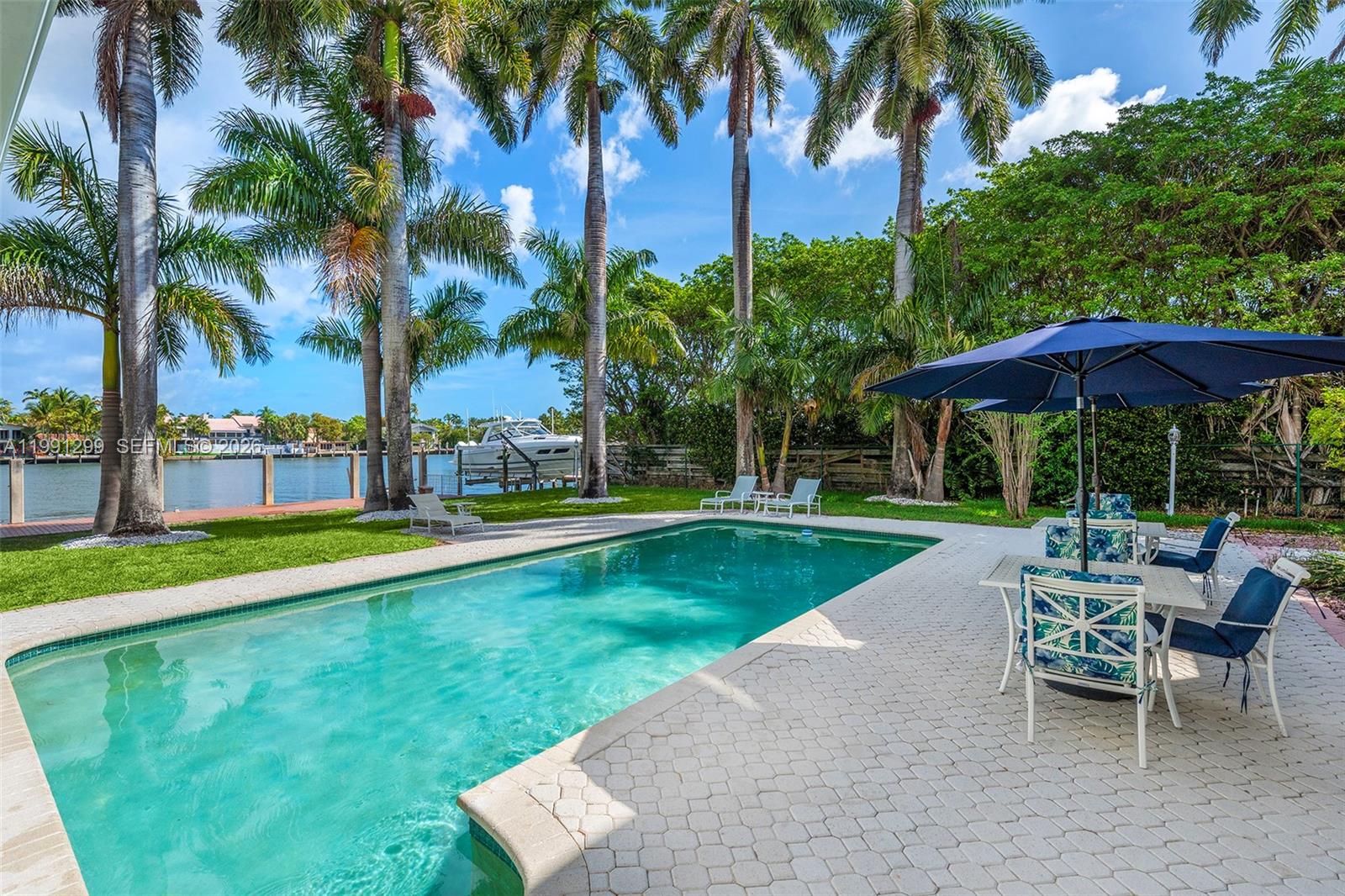 1047 S Southlake Dr, Hollywood FL 33019