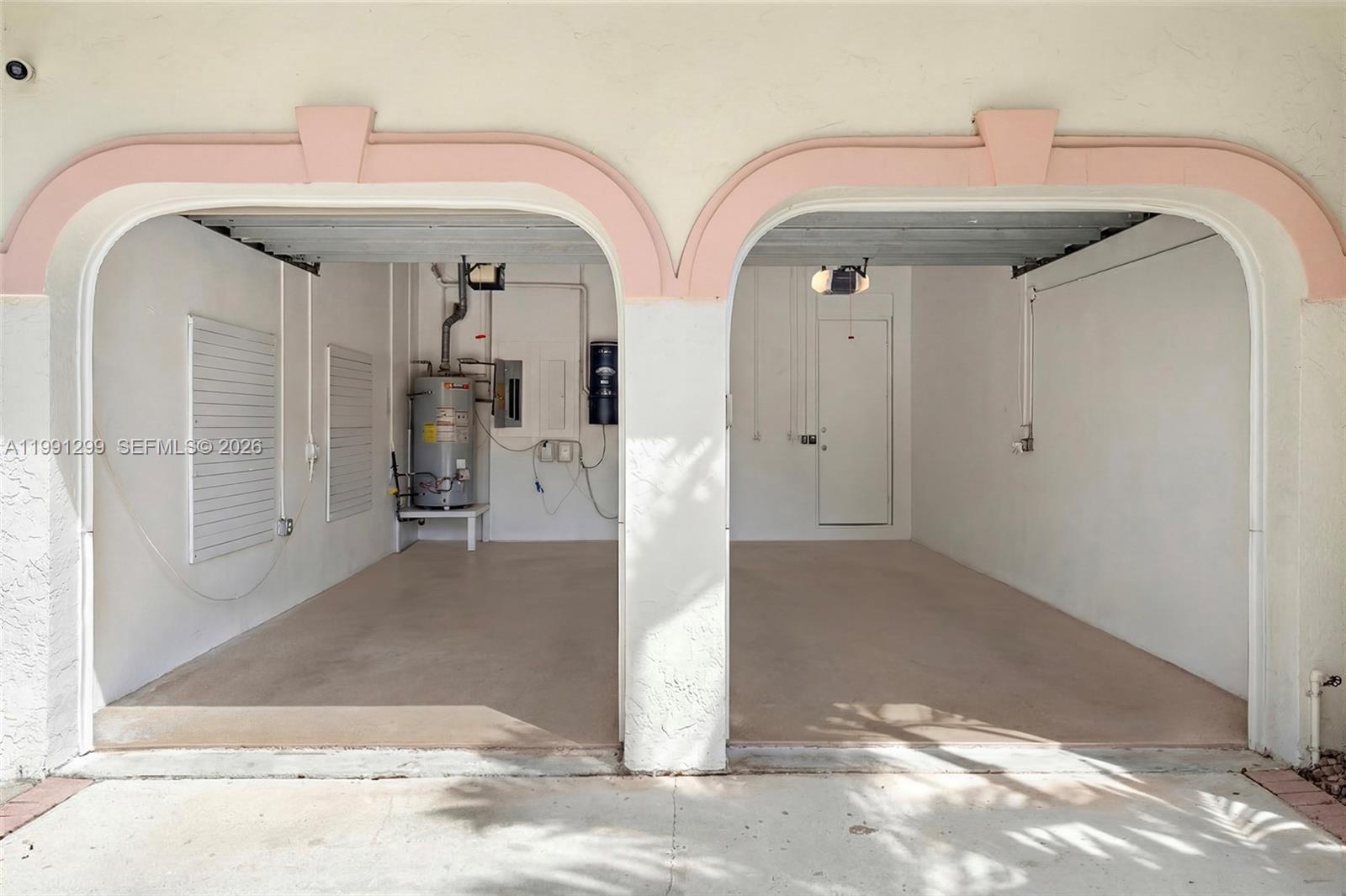 1047 S Southlake Dr, Hollywood FL 33019