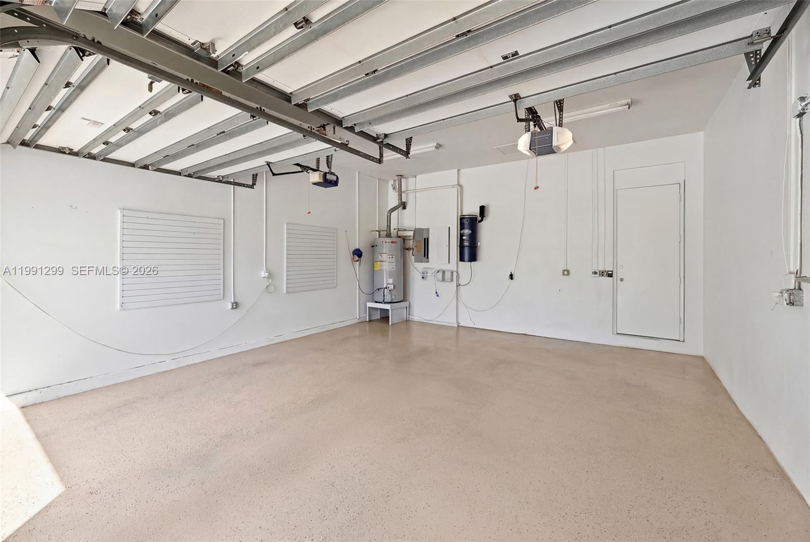1047 S Southlake Dr, Hollywood FL 33019