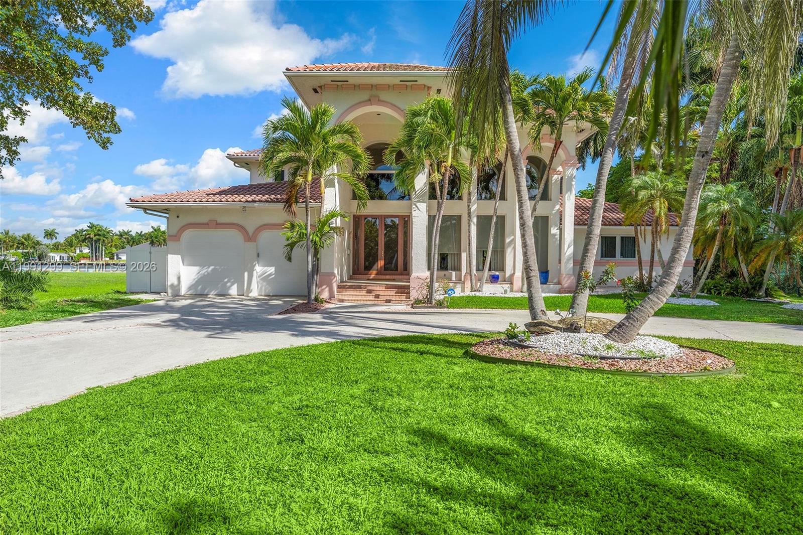 1047 S Southlake Dr, Hollywood FL 33019