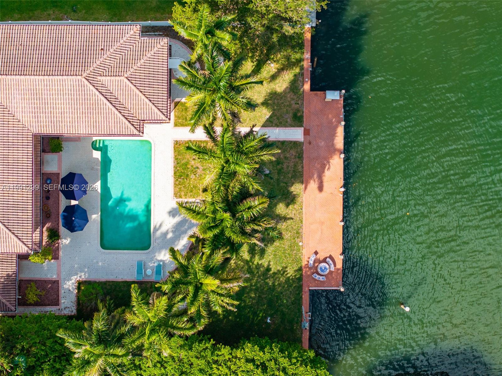 1047 S Southlake Dr, Hollywood FL 33019