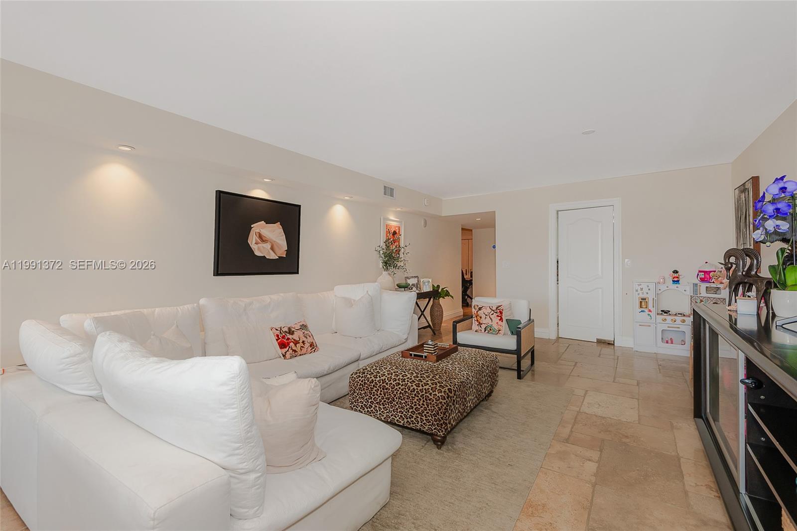 600 Grapetree Dr #9GN, Key Biscayne FL 33149