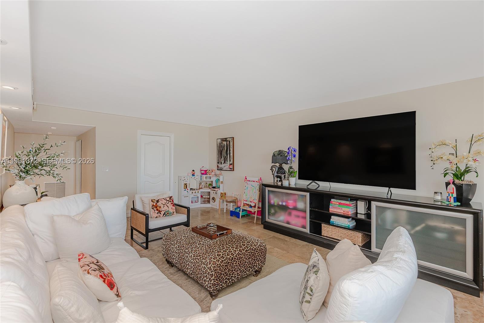 600 Grapetree Dr #9GN, Key Biscayne FL 33149