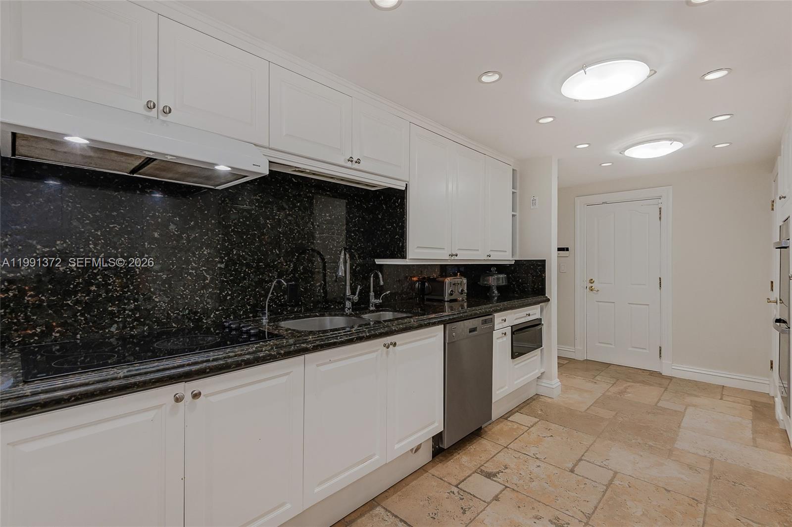 600 Grapetree Dr #9GN, Key Biscayne FL 33149