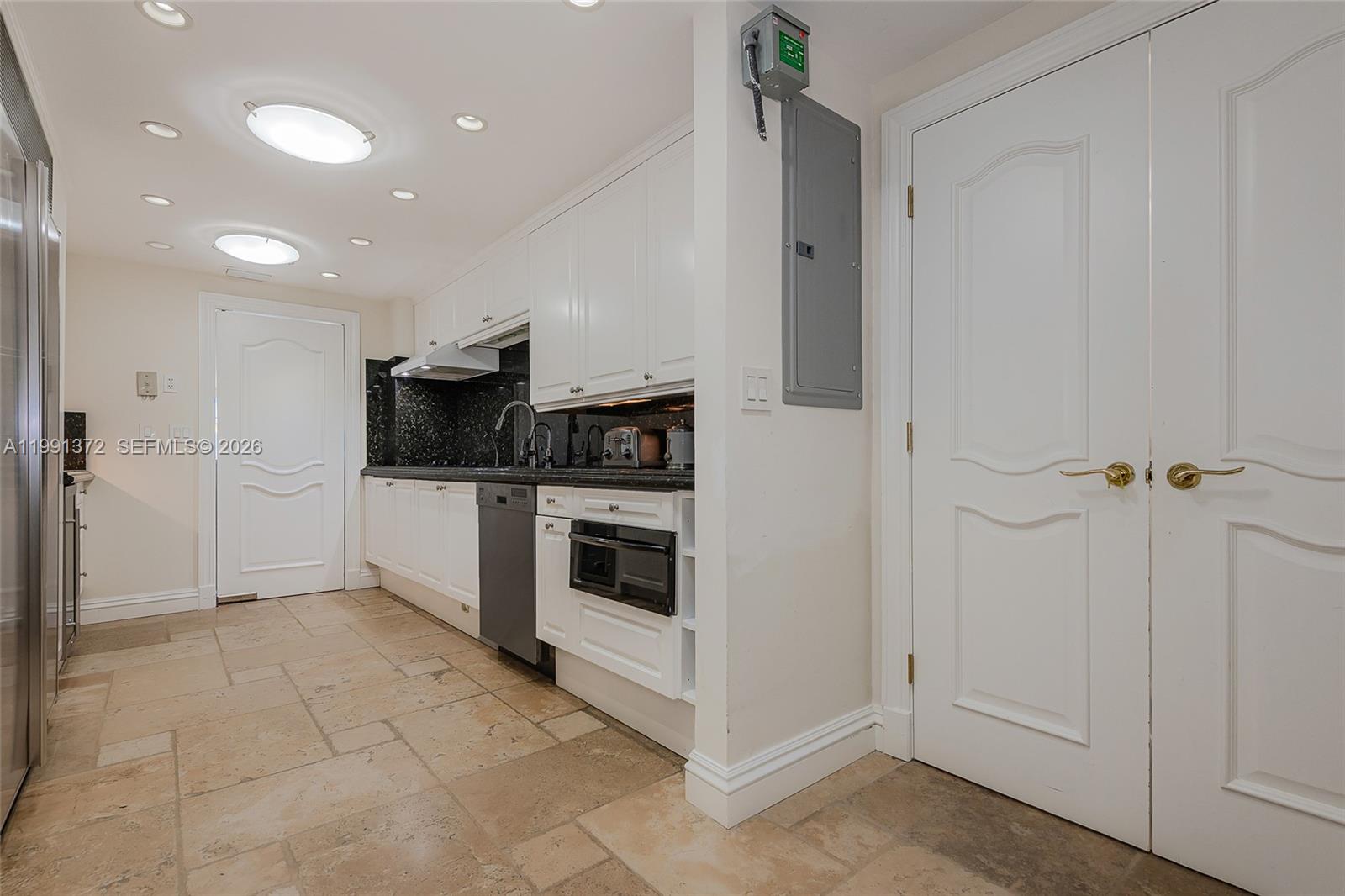 600 Grapetree Dr #9GN, Key Biscayne FL 33149