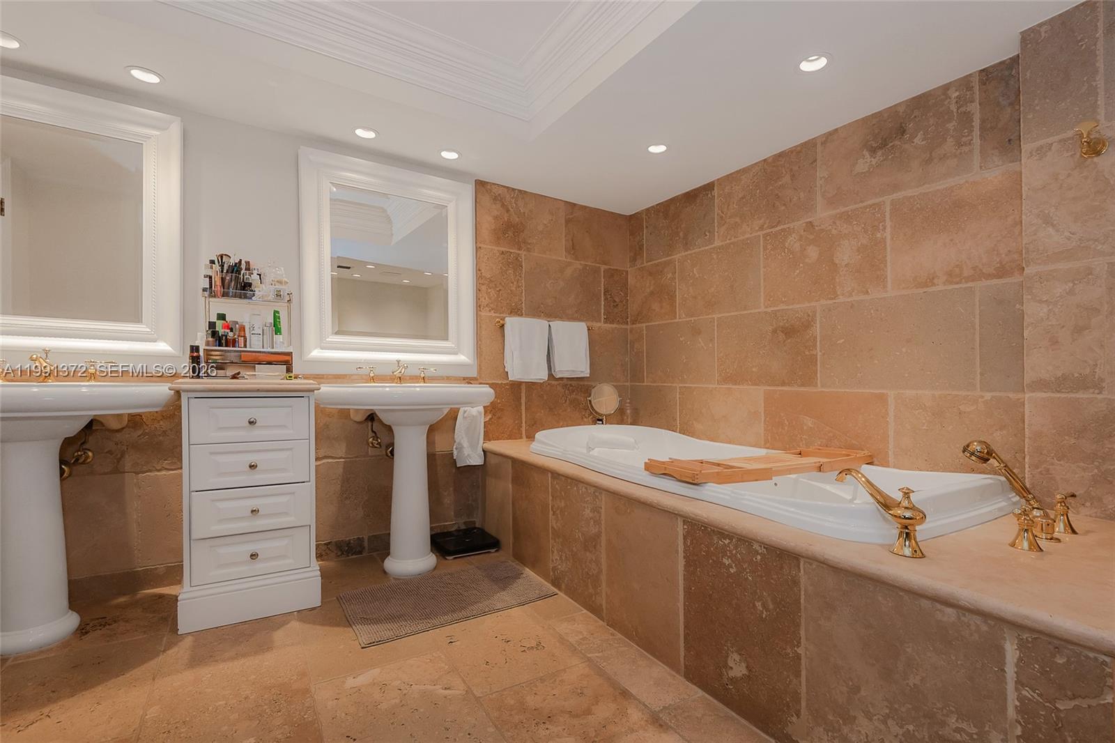 600 Grapetree Dr #9GN, Key Biscayne FL 33149