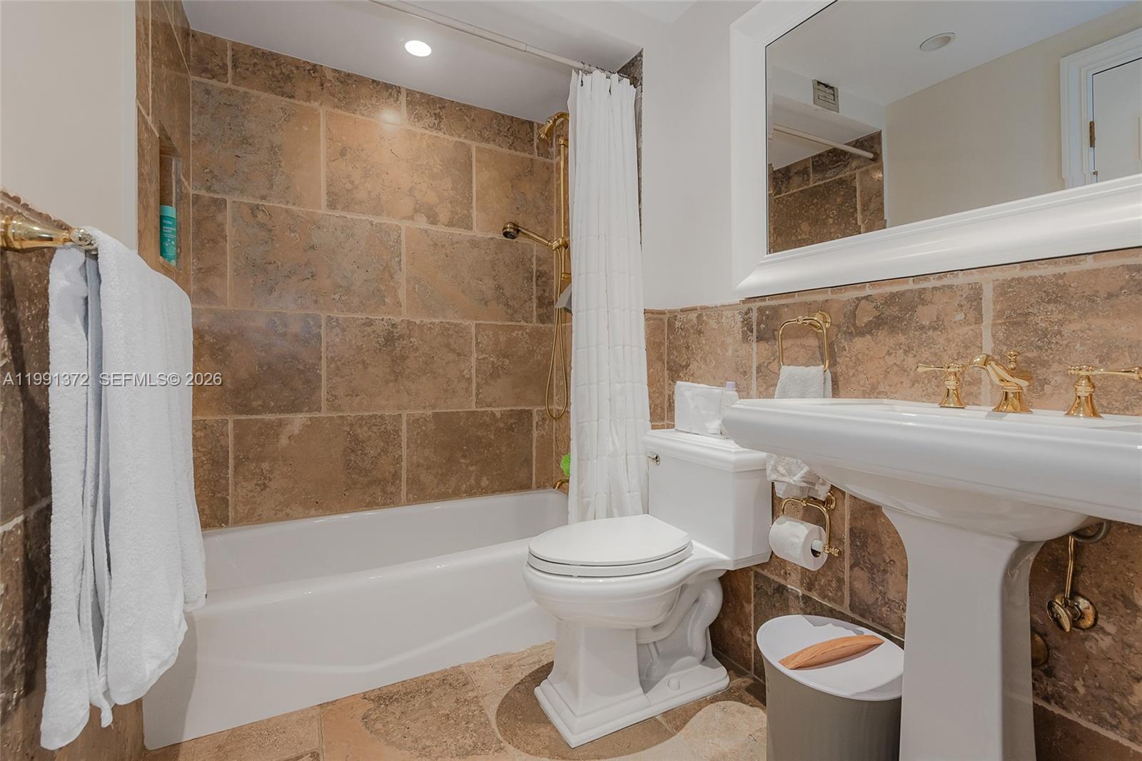600 Grapetree Dr #9GN, Key Biscayne FL 33149