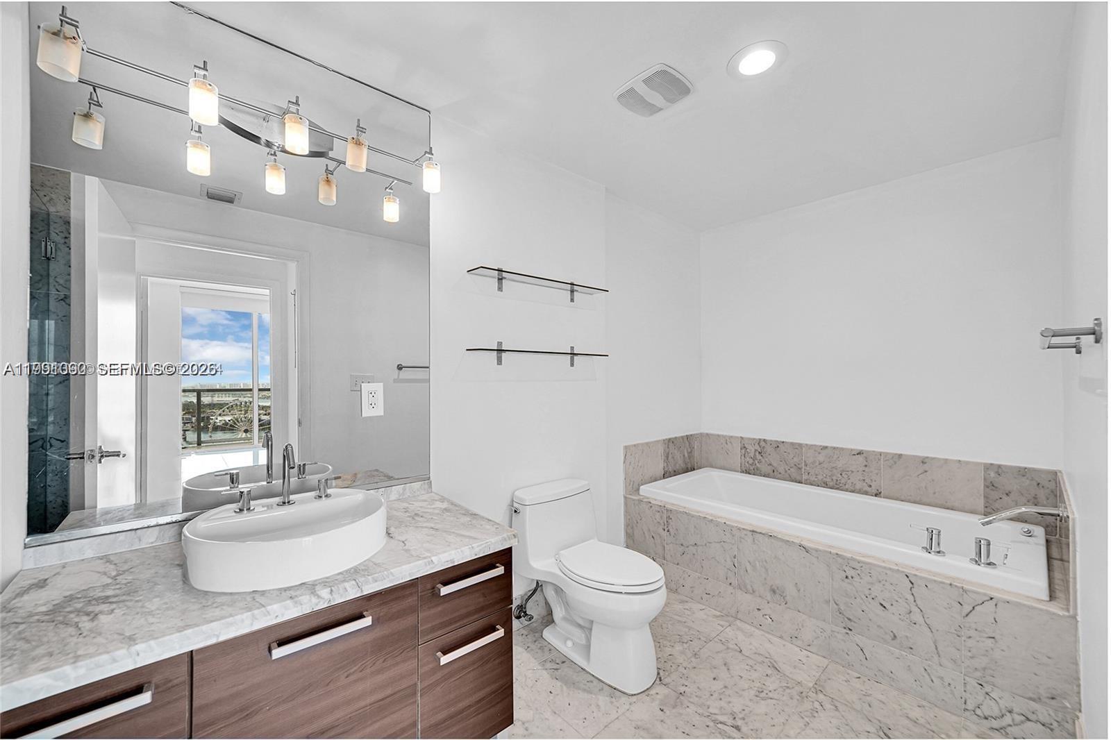253 NE 2nd St #2307, Miami FL 33132