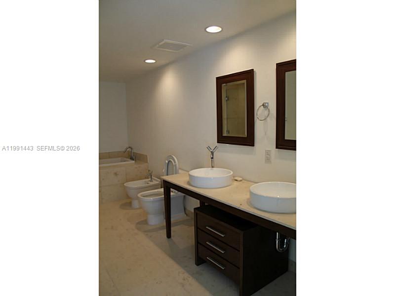 465 BRICKELL AVE #2902, Miami FL 33131
