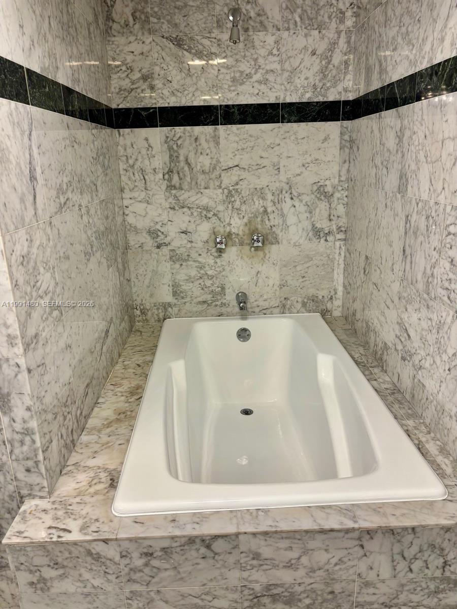 201 Crandon Blvd #120, Key Biscayne FL 33149
