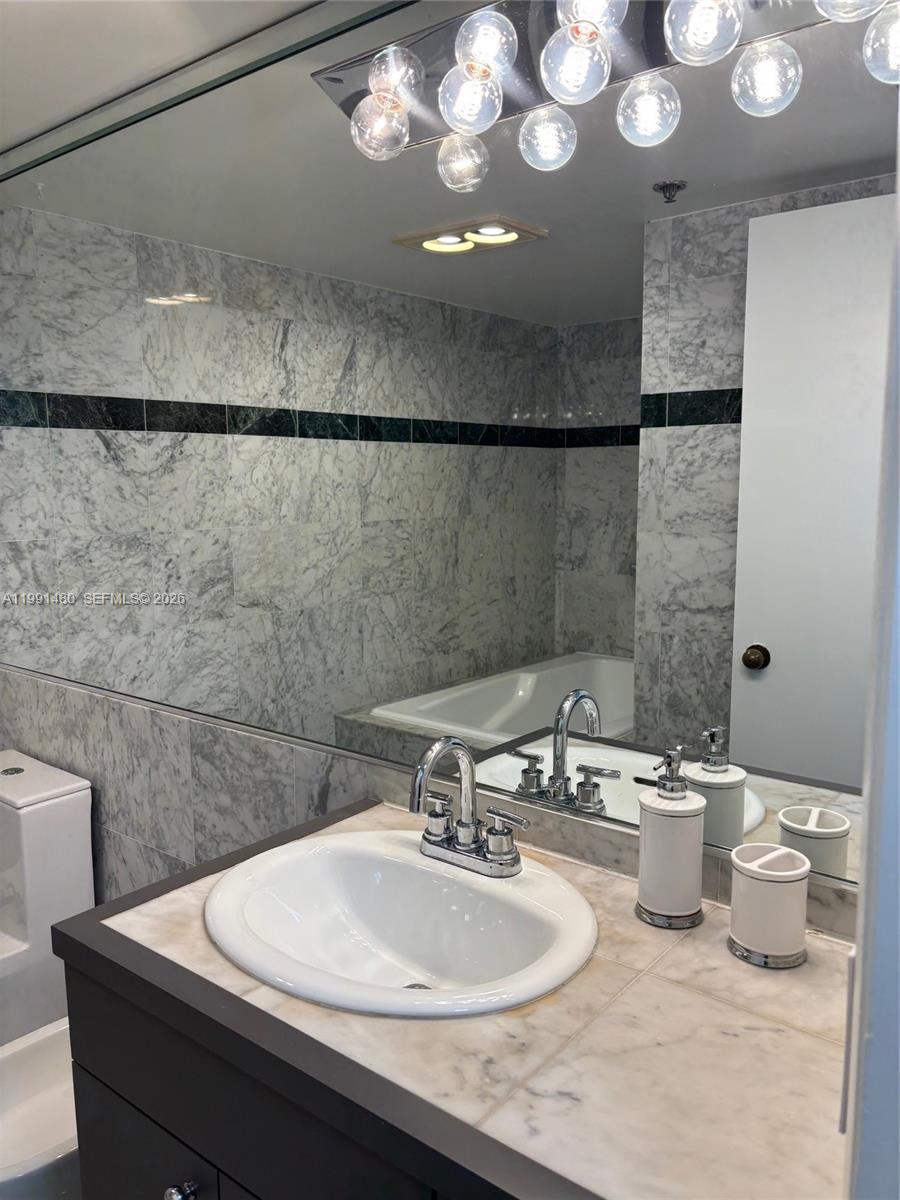 201 Crandon Blvd #120, Key Biscayne FL 33149