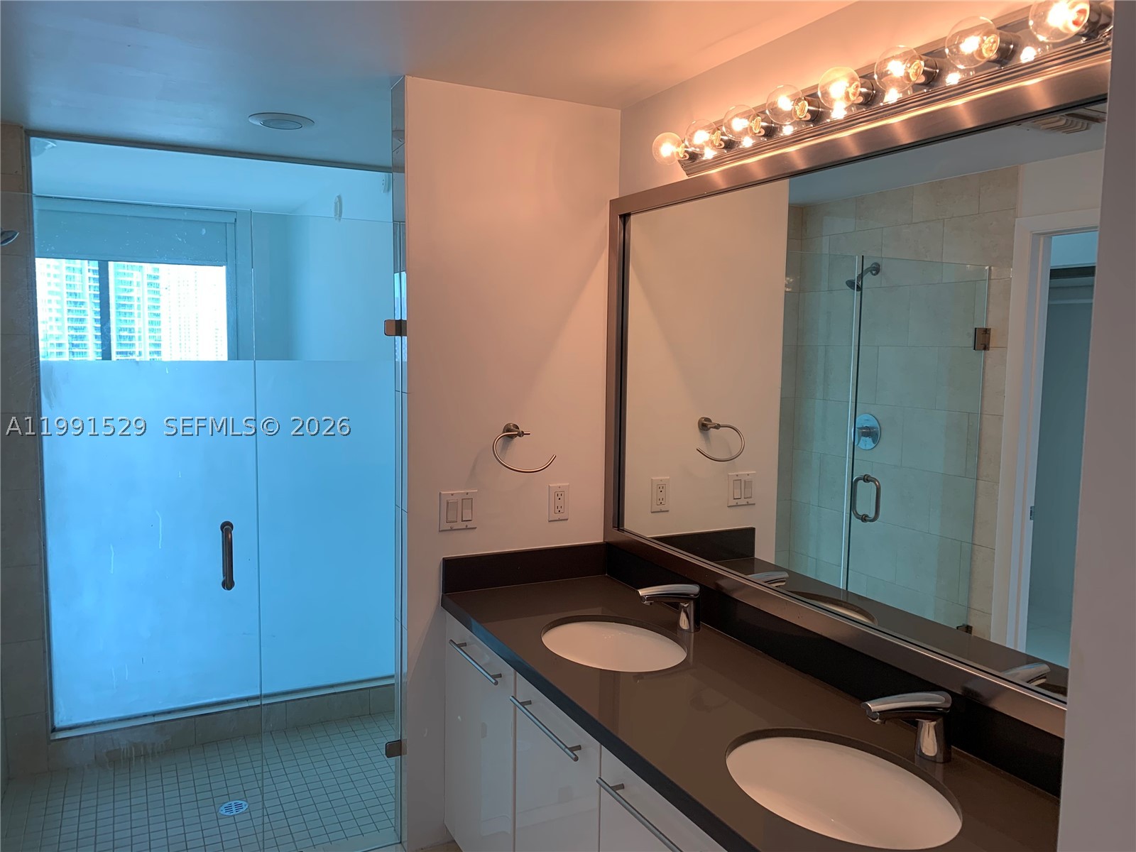 90 SW 3rd St #3610, Miami FL 33130