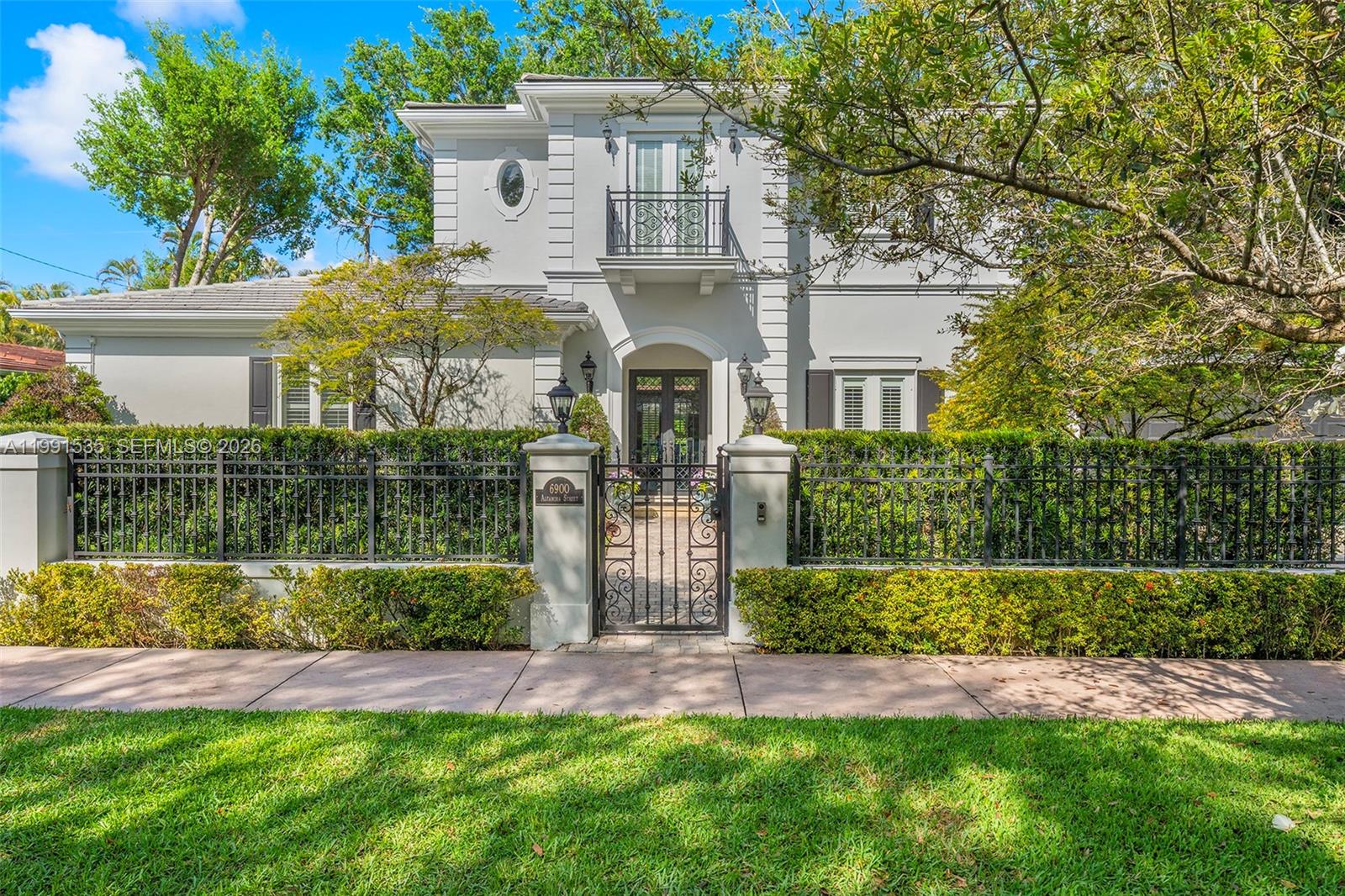 6900 Altamira St, Coral Gables FL 33146