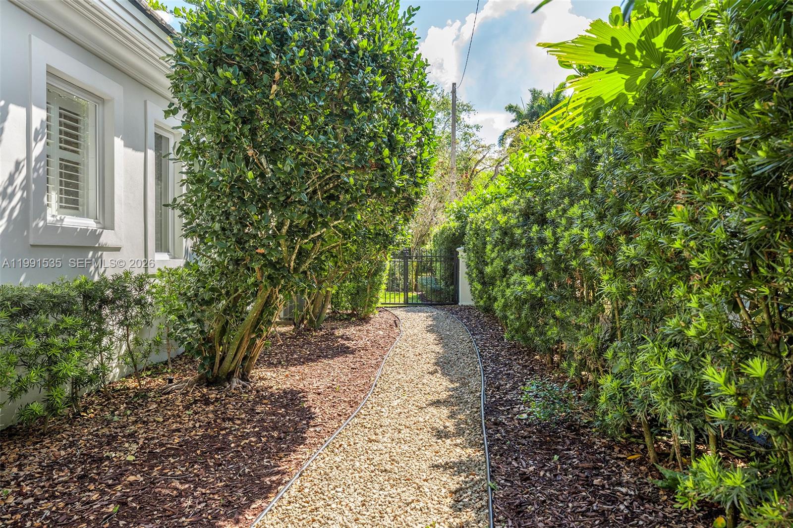 6900 Altamira St, Coral Gables FL 33146