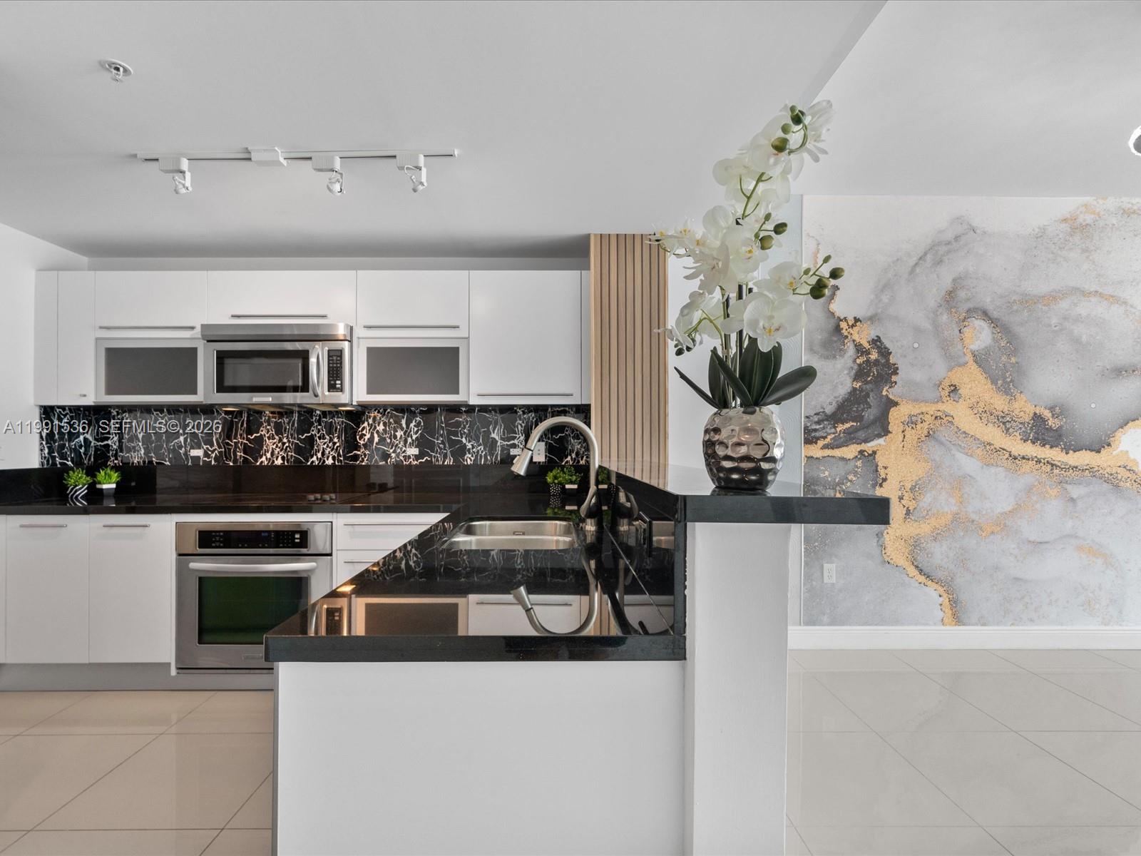 244 Biscayne Blvd #1605, Miami FL 33132