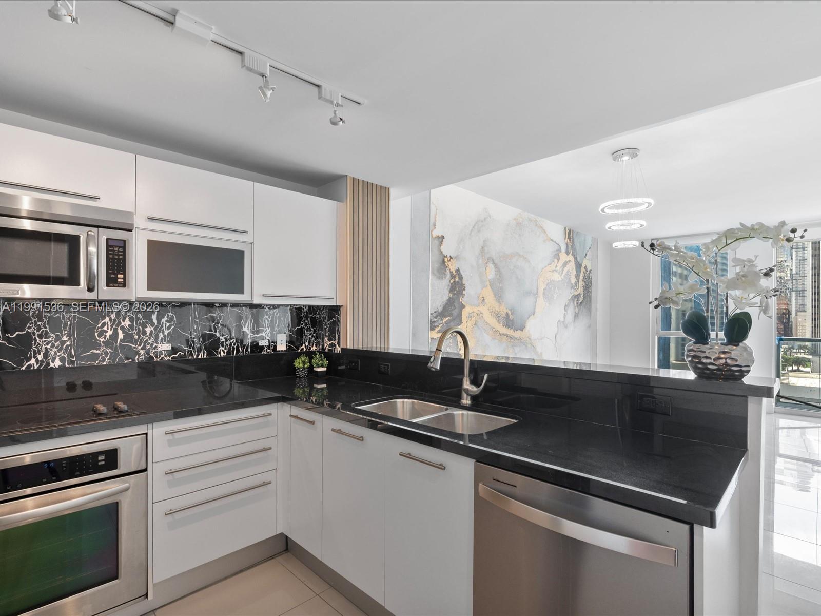 244 Biscayne Blvd #1605, Miami FL 33132