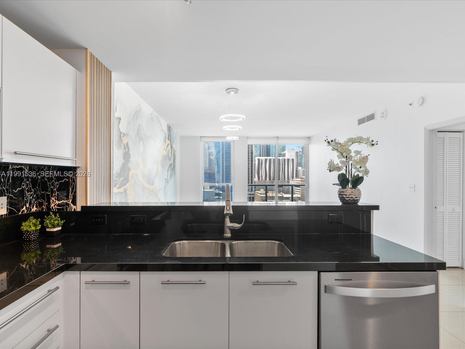 244 Biscayne Blvd #1605, Miami FL 33132