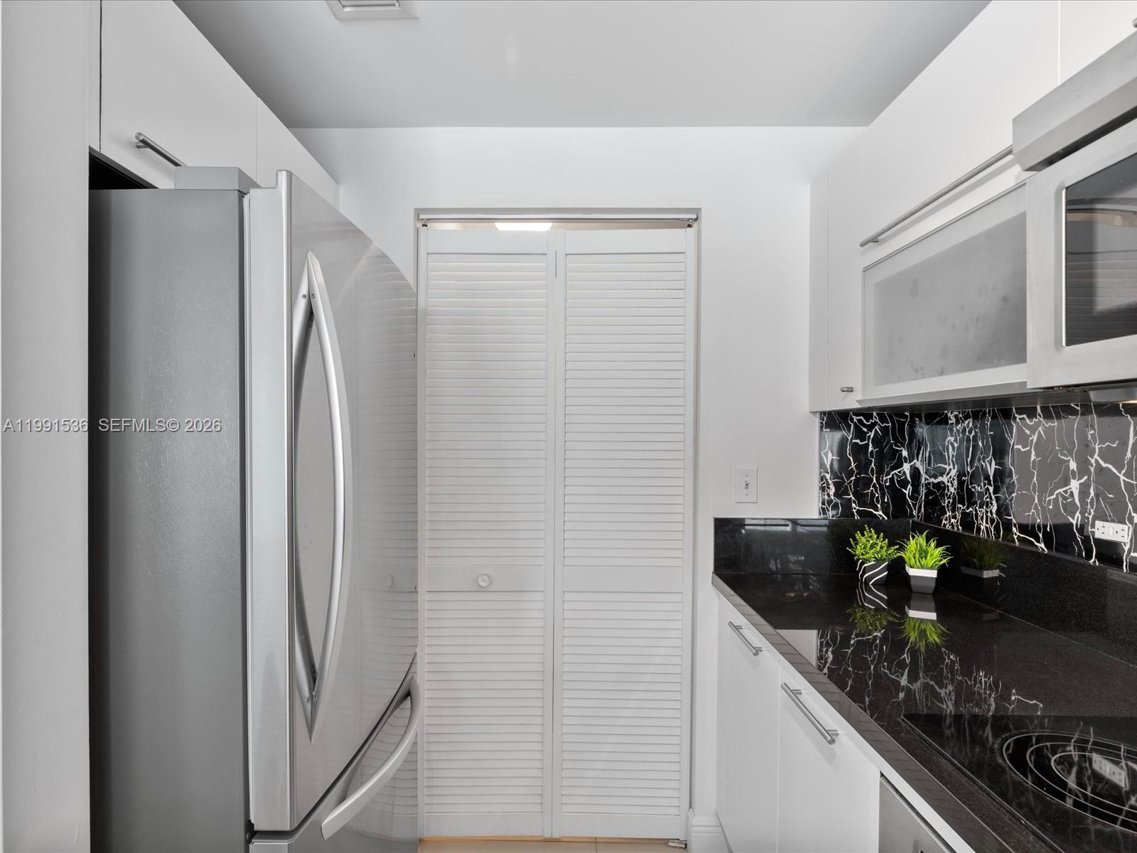 244 Biscayne Blvd #1605, Miami FL 33132