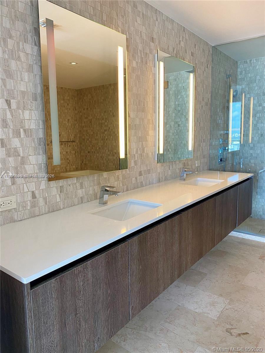 88 SW 7th St #1404, Miami FL 33130