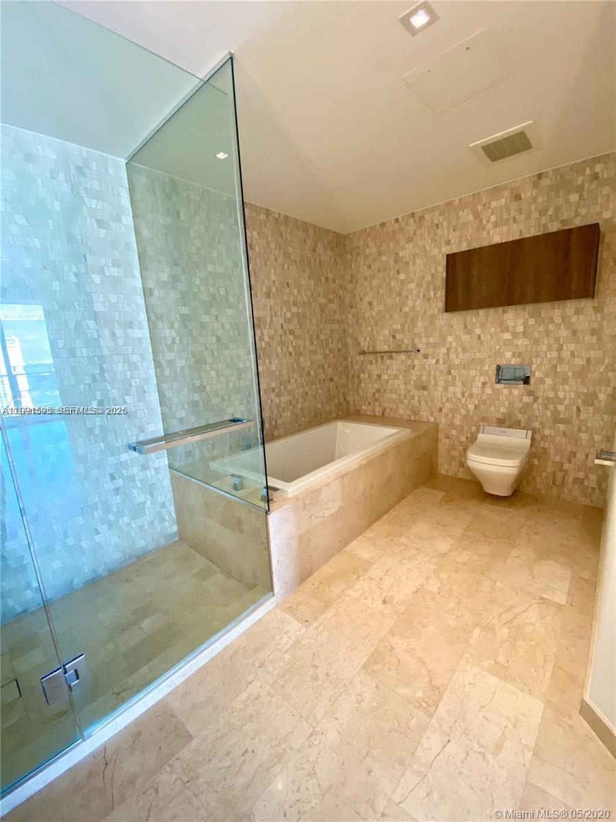 88 SW 7th St #1404, Miami FL 33130
