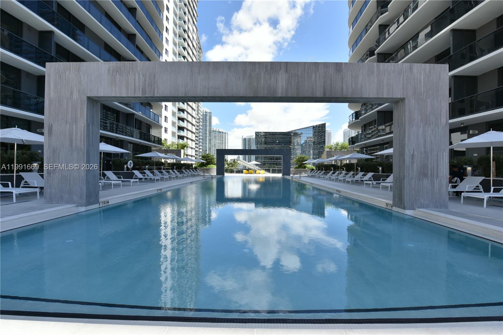 45 SW 9th St #3405, Miami FL 33130