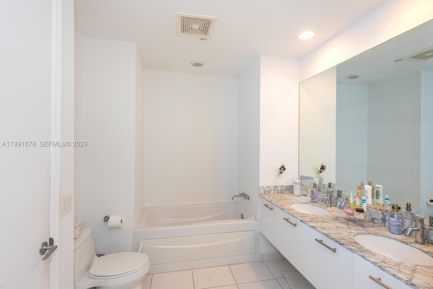 55 SE 6th St #4308, Miami FL 33131