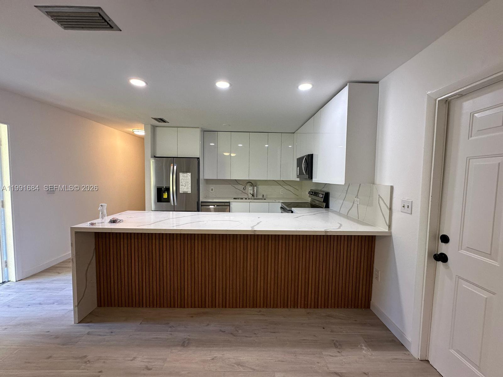 3755 Oak Ave, Miami FL 33133