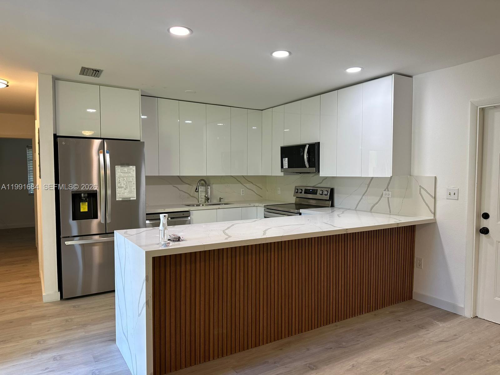 3755 Oak Ave, Miami FL 33133