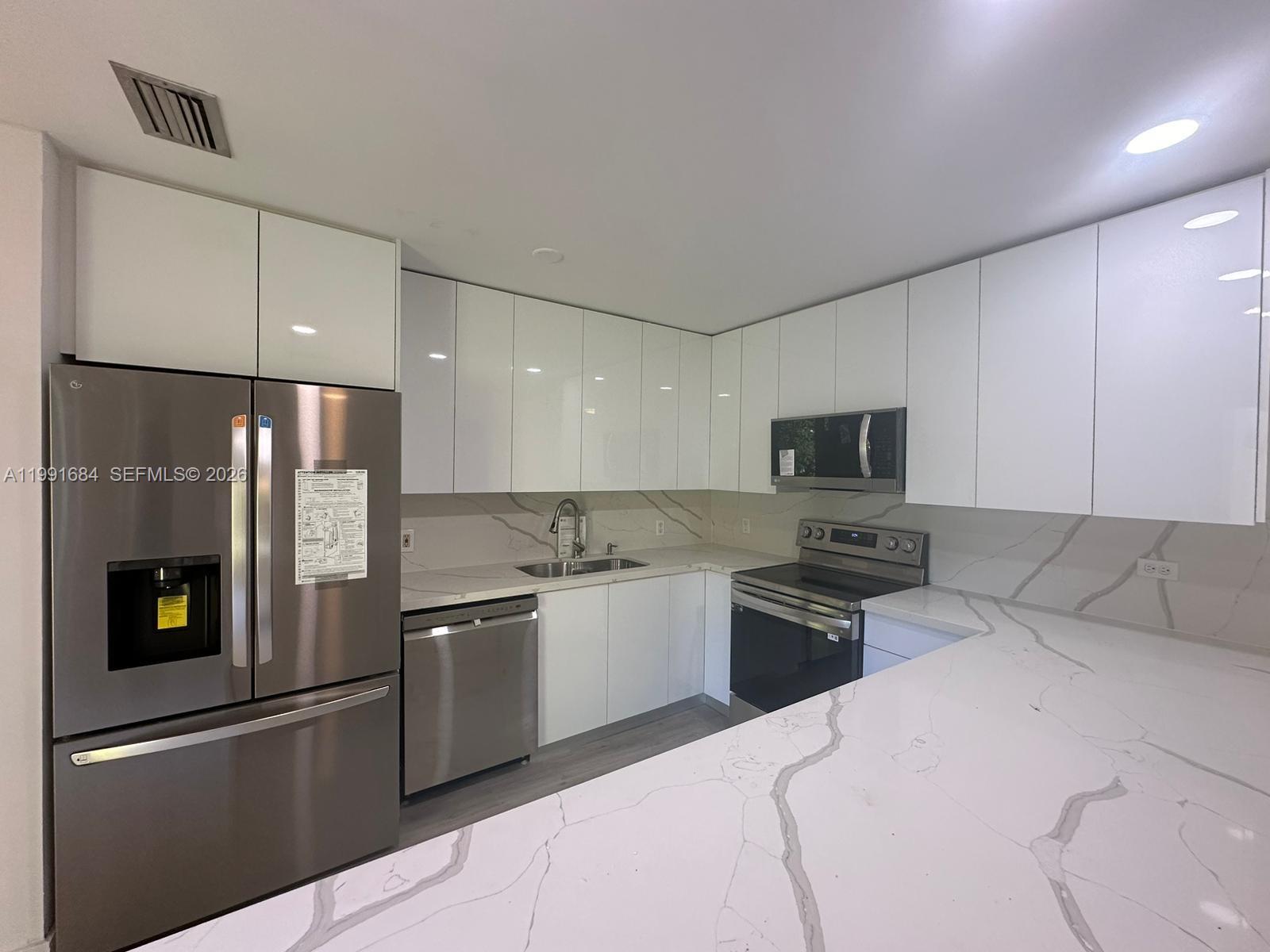 3755 Oak Ave, Miami FL 33133