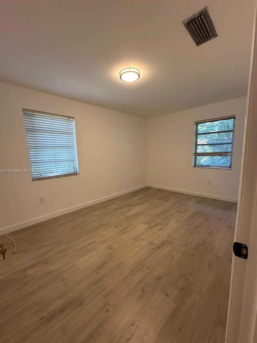 3755 Oak Ave, Miami FL 33133