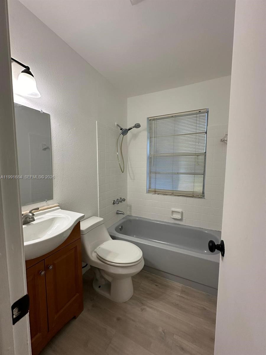 3755 Oak Ave, Miami FL 33133