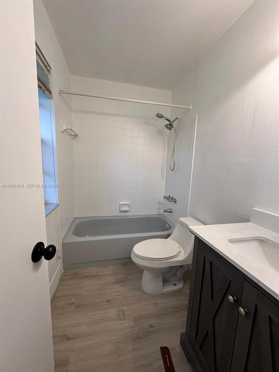 3755 Oak Ave, Miami FL 33133