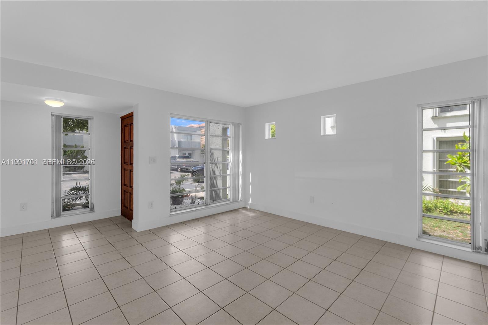 3599 SW 17th St #3599, Miami FL 33145