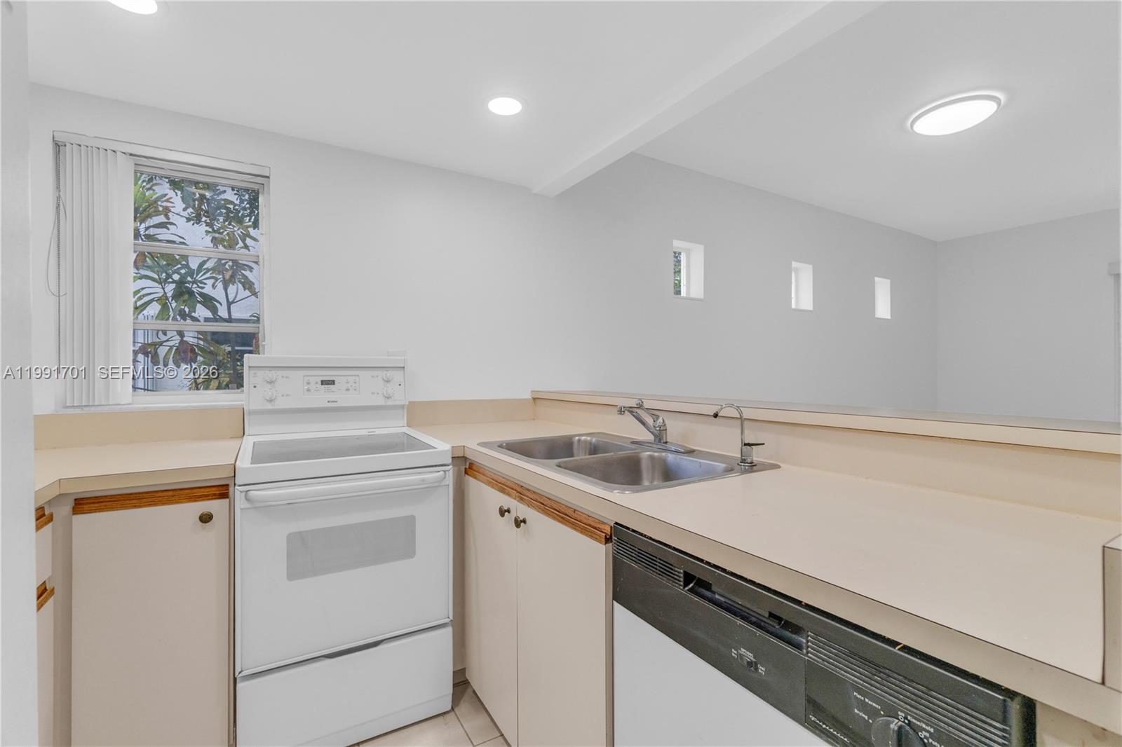 3599 SW 17th St #3599, Miami FL 33145