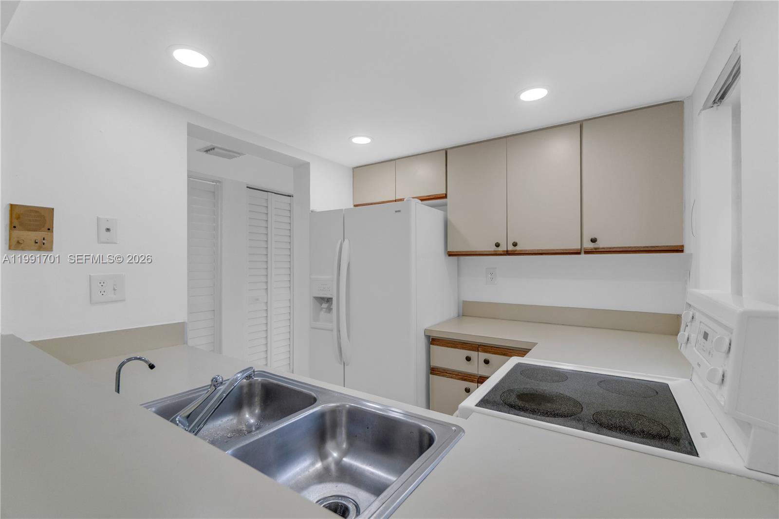 3599 SW 17th St #3599, Miami FL 33145